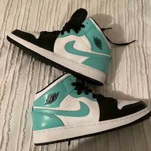 Jordan 1 Mid tropical twist